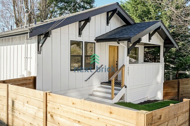 Photo - BEAUTIFUL FULLY RENOVATED 2 BED 1 BATH FOR RENT – PRIME WEST SEATTLE LOCATION