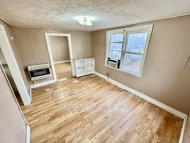 Photo - 516 1/2 E 14th
