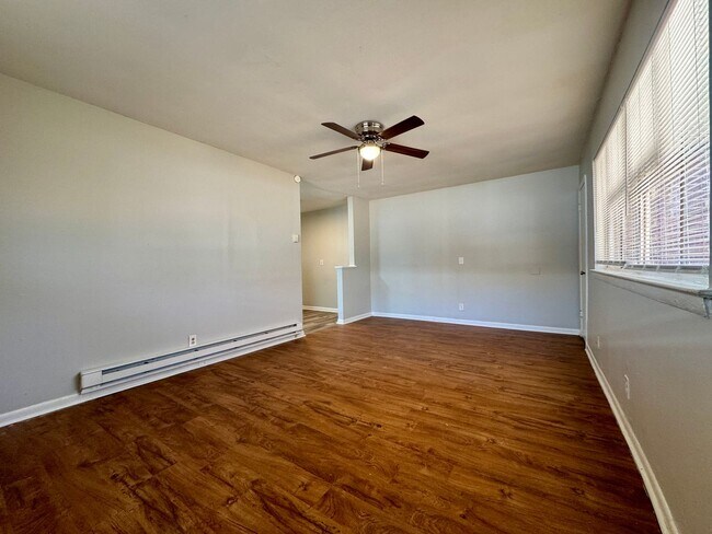 Photo - 1014 N Larchmont Dr Unit B