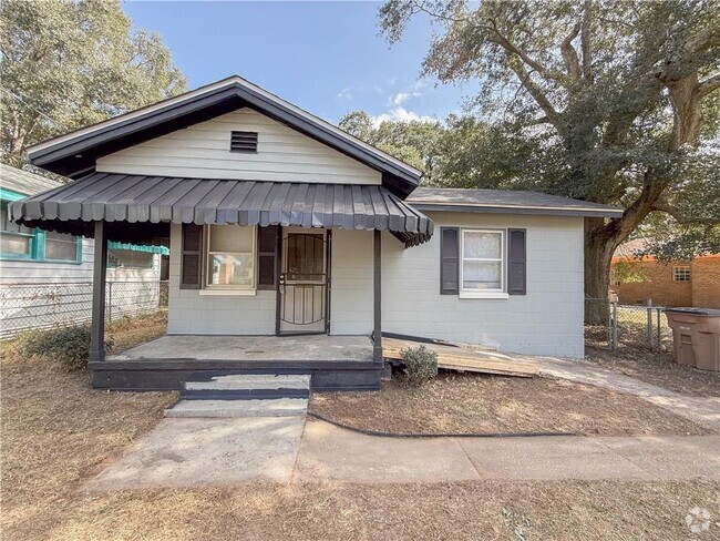 Building Photo - 556 Cedar Ave Rental