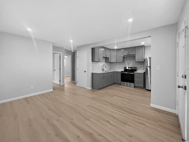 Photo - 409 W 18th St