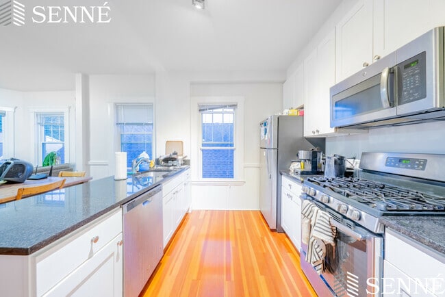 Building Photo - 37 Magoun St Unit 37 Magoun Rental
