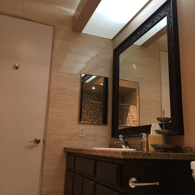 Photo - 5151 Balboa Blvd Unidad 306