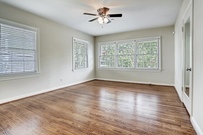 Photo - 3709 Parkwood Dr