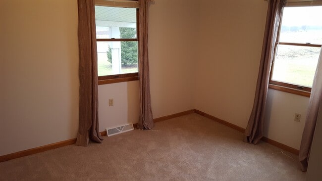 Photo - 404 Plain Grove Rd