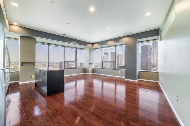 Building Photo - 1100 Wilshire Blvd Rental