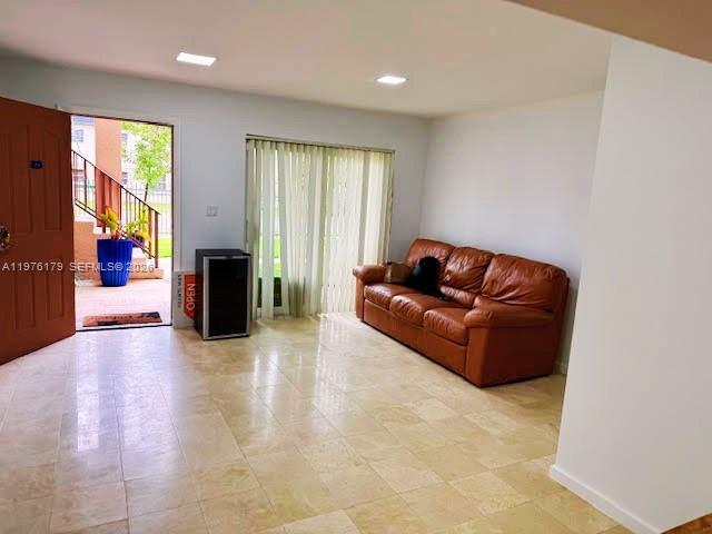 Photo - 1250 NE 119th St Unidad 2A