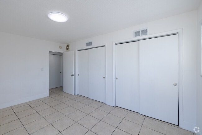 1BR, 1BA - 450SF - Bedroom