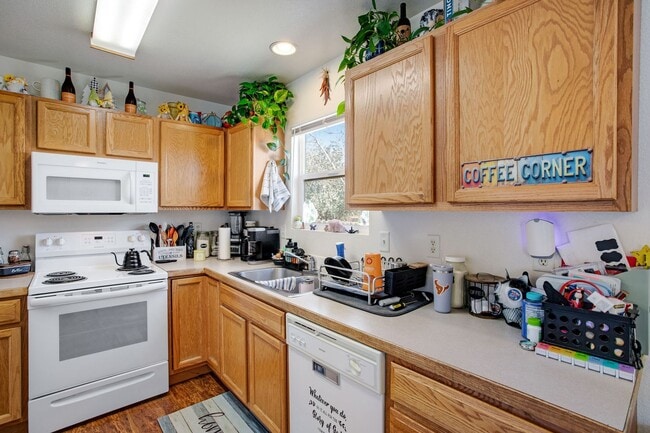Photo - Adorable 2 bedroom townhome with garage!