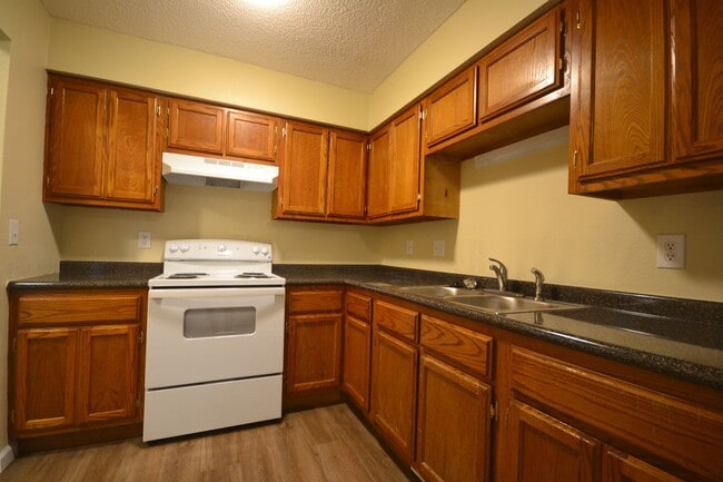 Building Photo - Buffalo Apartments (Bison Terrace) Unit 103 (103)
