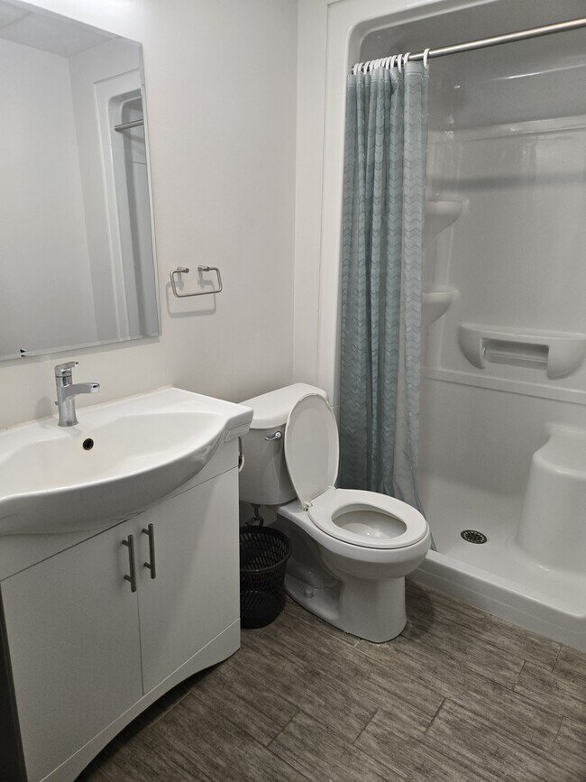 Photo - 258B-258B Sunview St