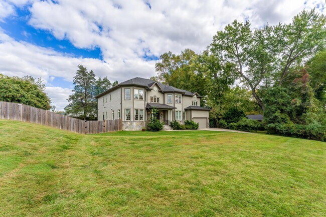 Photo - 829 Golden Arrow St