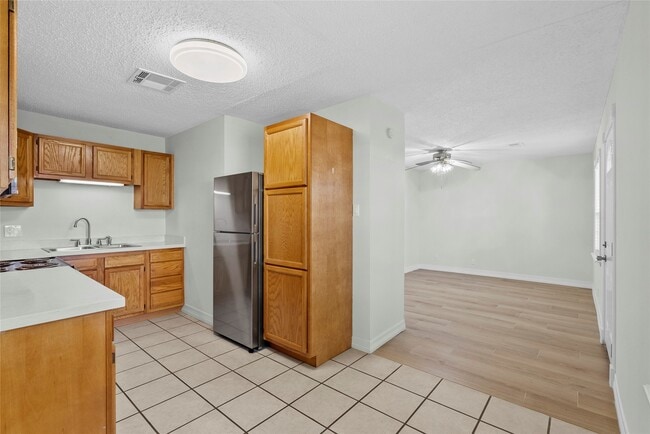 Building Photo - 234 Cortlandt St Unit 3