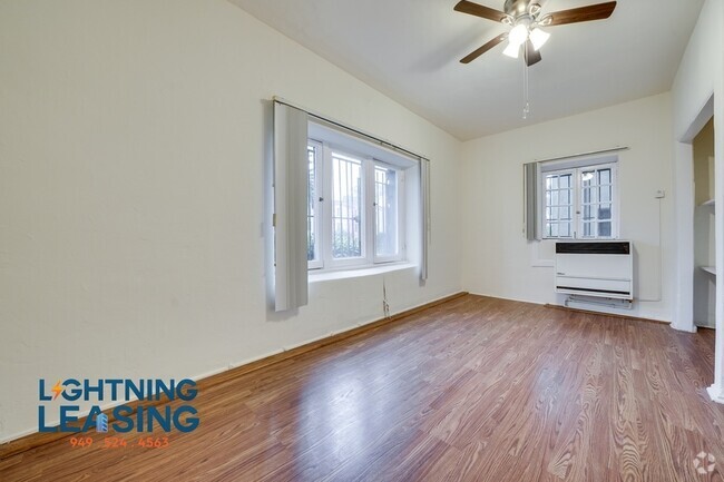 Building Photo - Charming Studio with Vintage Character in ... Unit 101 Rental