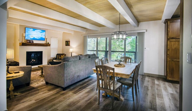 Building Photo - 2643 Mariposa Ave Unit ID1248000P Rental