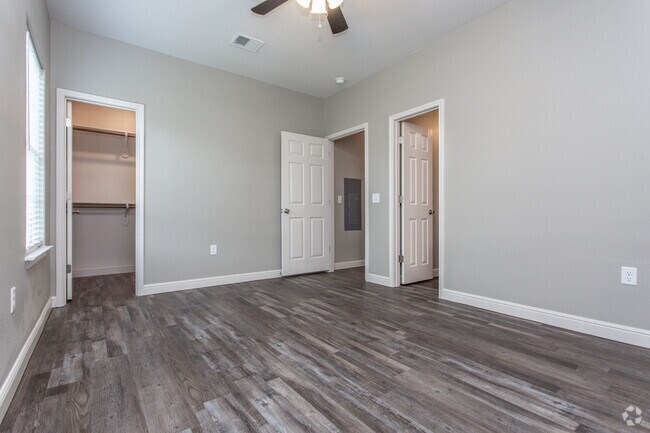 2 Br, 2 Ba - 1291 SF