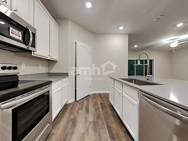 Photo - 194 Hemlock Point