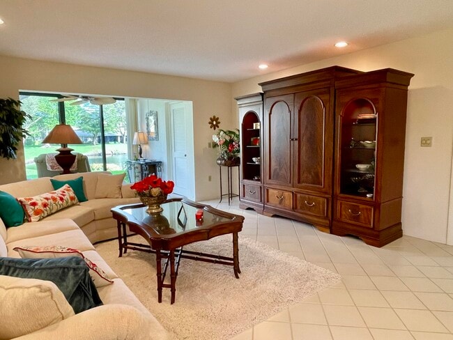 Photo - 24 Stratford Dr E Unidad A
