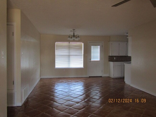 Photo - Home located in the Cache area!