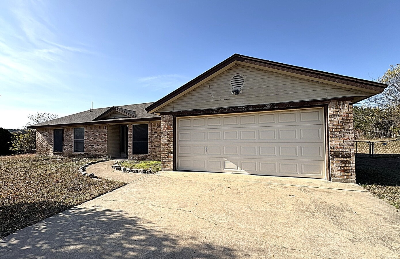 Photo - 2044 Suja Ln