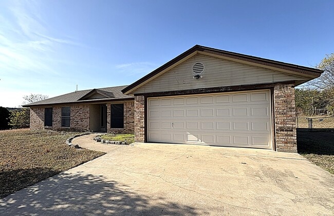 Building Photo - 2044 Suja Ln