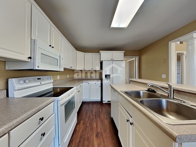 Photo - 100 Lake Lennox Dr