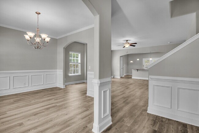 Photo - Spacious 4-Bedroom Home with Bonus Room in...