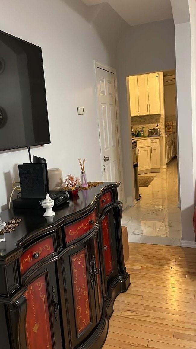Photo - 287 Pelton Ave