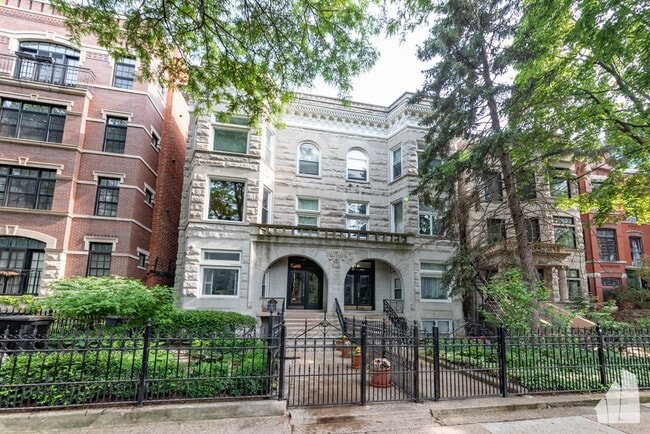 Building Photo - 649 W Wrightwood Ave Unit 3F