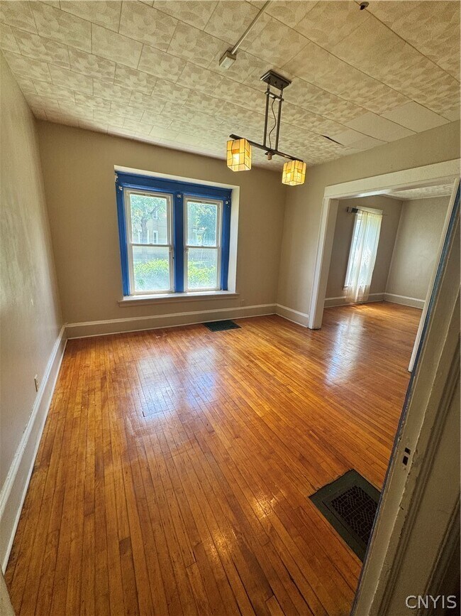 Photo - 2331 Midland Ave