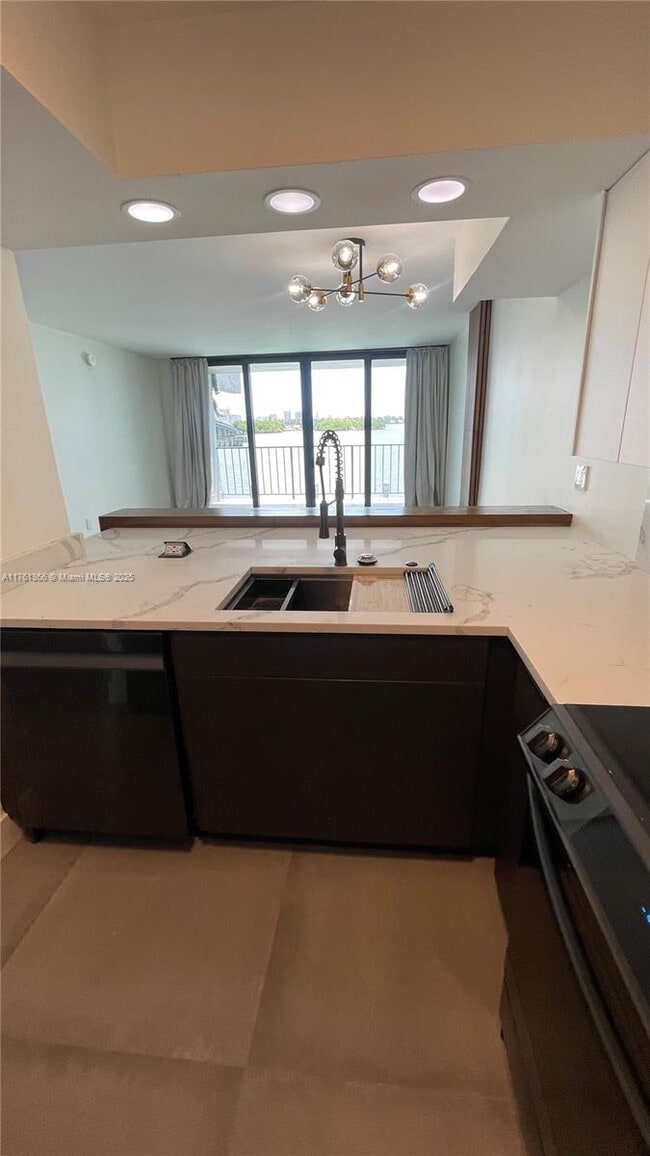 Photo - 7899 NE Bayshore Ct Unidad 2E