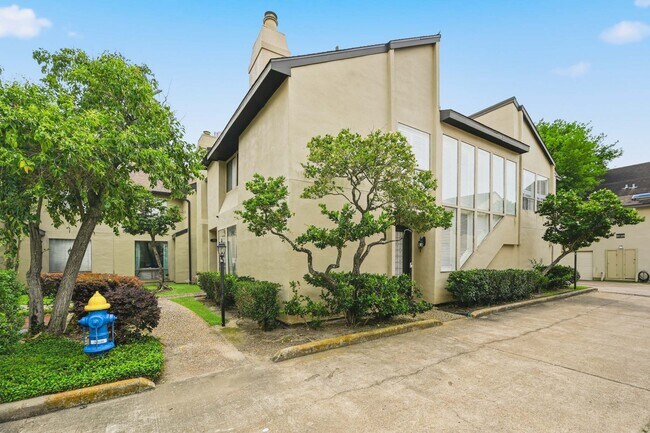 1116 Bering Dr Unit 25