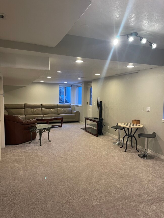 Photo - 3376 White Oak Ln Unit B
