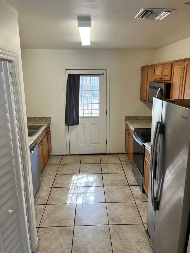 Building Photo - 1303-1313 W. Cedar Street Unit MO1313