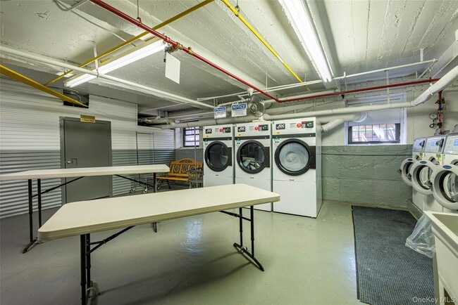 Photo - 72-34 Austin St Unidad D4