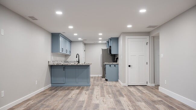 Photo - 3250 Midway Ave Unidad 2