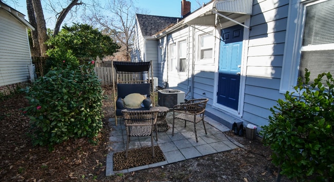 Building Photo - 2 bedroom Grid House for rent!