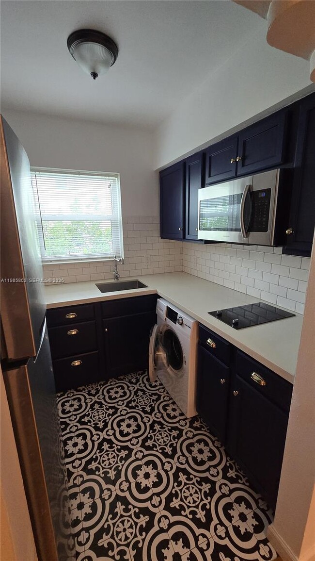 Building Photo - 10072 E Bay Harbor Dr Unit 72D