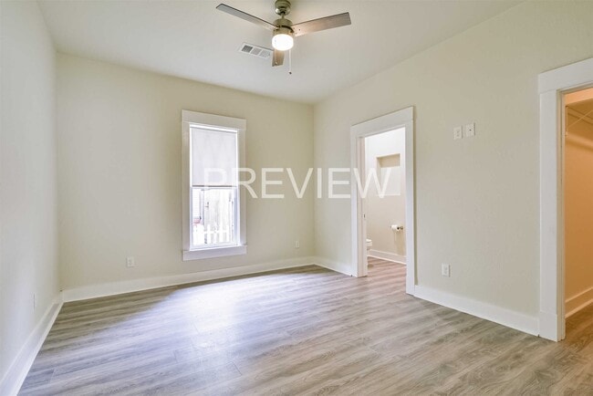 Photo - 221 11th Ave N