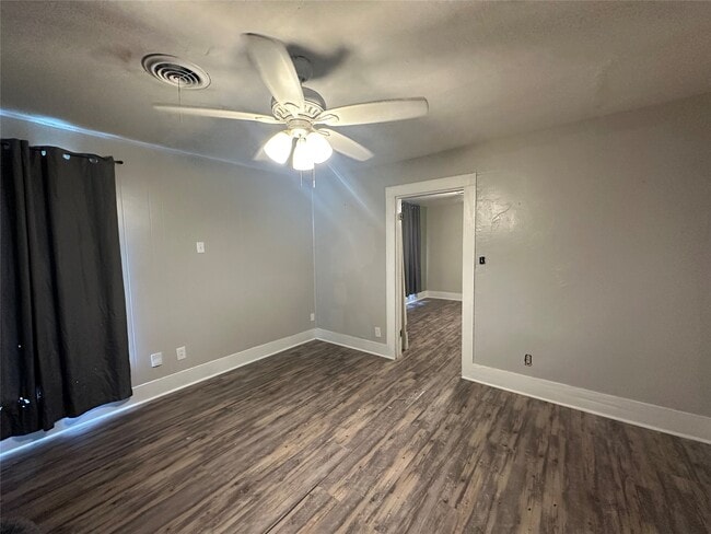Photo - 423 N Avenue A