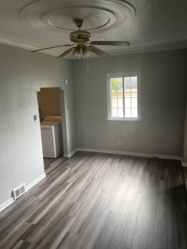 Photo - 746 Church St Ext