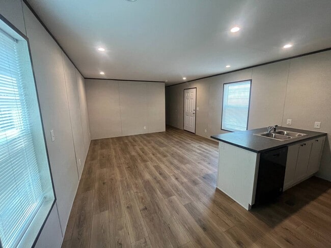 Photo - 1085 Spring Bay Rd
