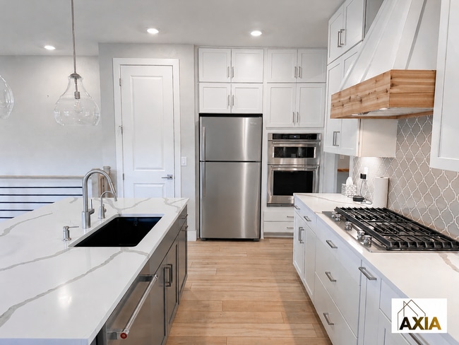 Building Photo - Modern 4BD/3BA Dream Home!