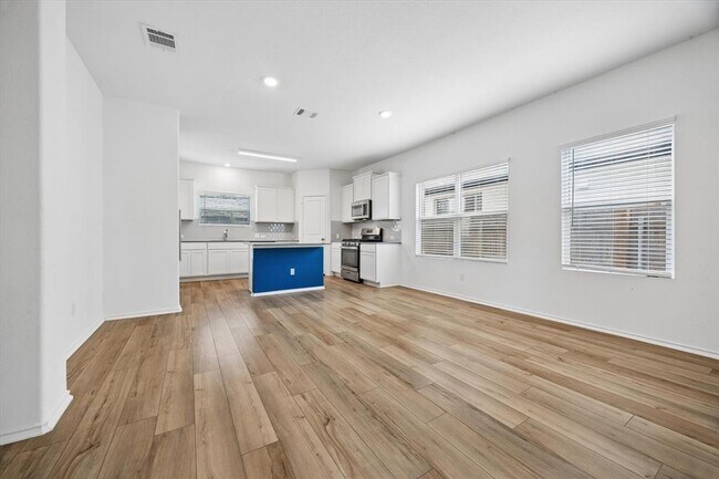 Photo - 8008 Purple Aster Pass