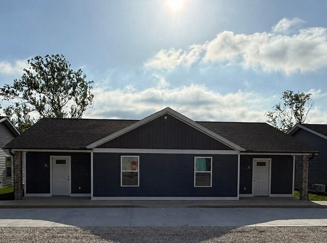 Photo - 2 Bedroom 1.5 Bathroom Duplex in Fruitland, MO
