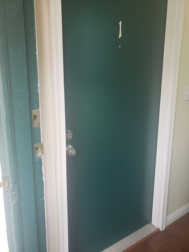 Photo - 1215 W Berry St - (triplex) Unit 1