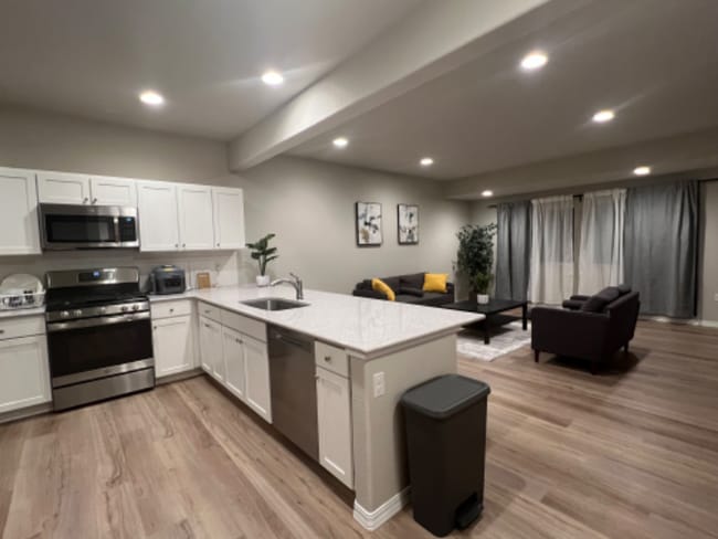 Building Photo - 5235 Aeroglide Lp