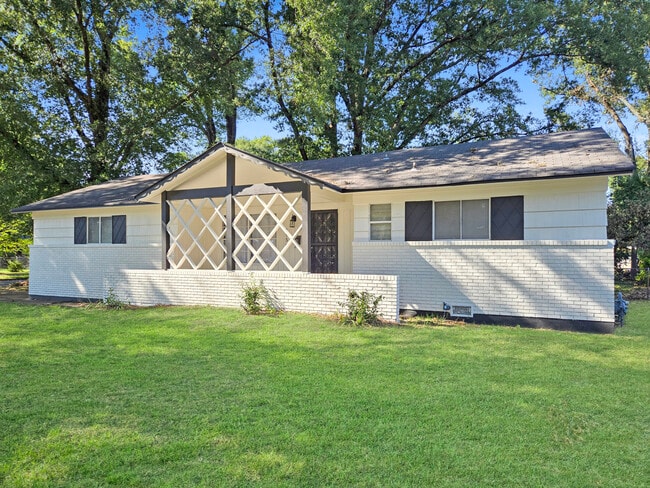 Building Photo - 4956 Helene Rd