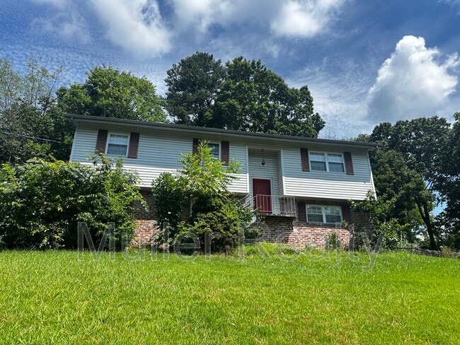 Building Photo - 1923 Ridgecrest Dr Rental