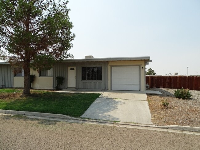 Building Photo - 3 Bed 1 Bath